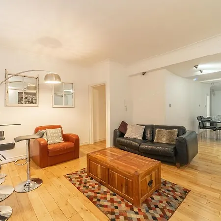 Piccadilly Circus Stylish Studio Apartment